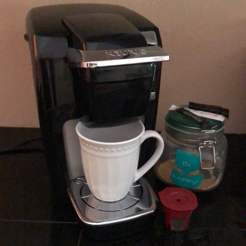 Keurig gently used. Works like new, looks new!